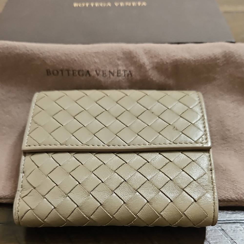 Bottega Veneta Beige Intrecciato Woven Leather Compact Wallet